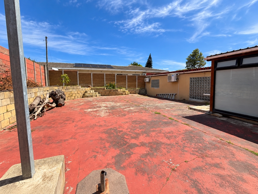 5 Bedroom Property for Sale in Protea Heights Western Cape